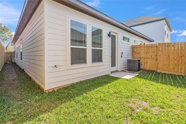 $2,200 | 6528 Weston Street, Unit A, Houston, TX 77021