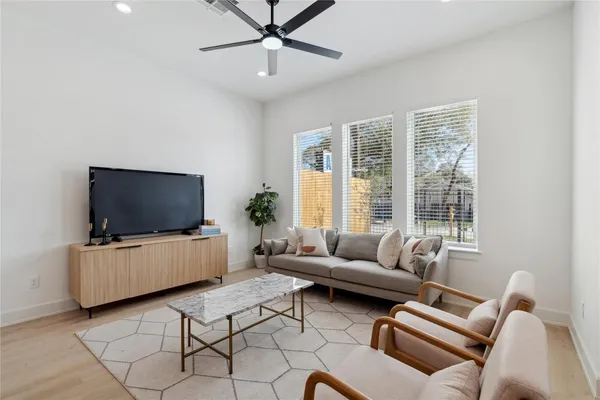 $2,200 | 6528 Weston Street, Unit A, Houston, TX 77021