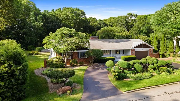 $865,500 | 20 Oak Dell Circle, East Greenwich, RI 02818