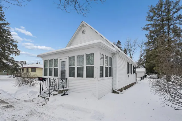 $202,500 | 5501 John Avenue, Superior, WI 54880