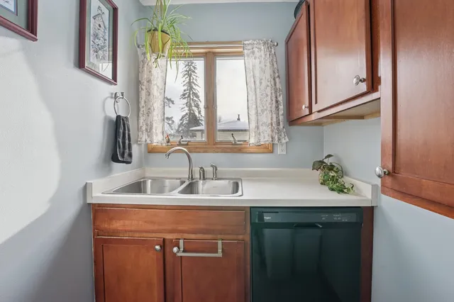 $202,500 | 5501 John Avenue, Superior, WI 54880