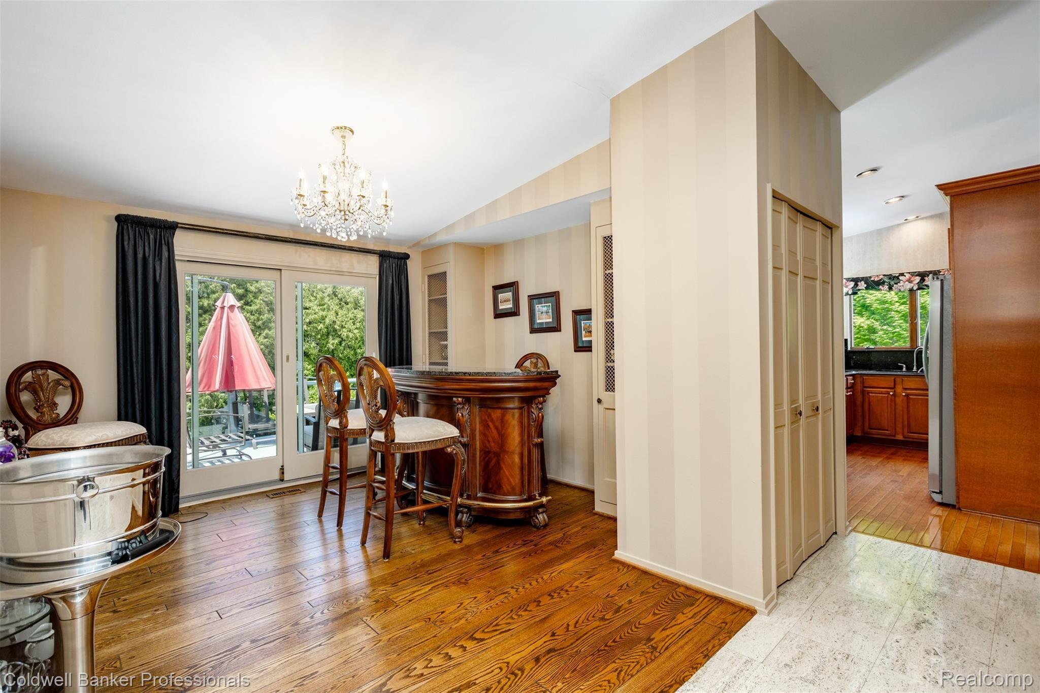 329 Lake Shore Road Grosse Pointe, MI 48236 - Photo 17 of 41 329 Lakeshore S029.jpg