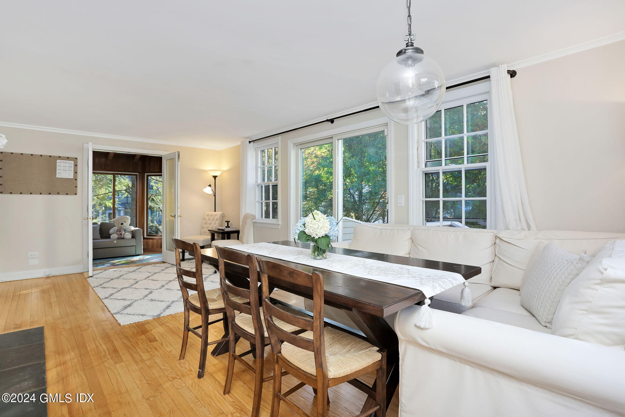 44 Hendrie Avenue Riverside, CT 06878 - Photo 11 of 40 a living room with furniture and window