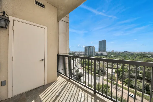 $4,400 | 3333 Allen Parkway, Unit 1303, Houston, TX 77019