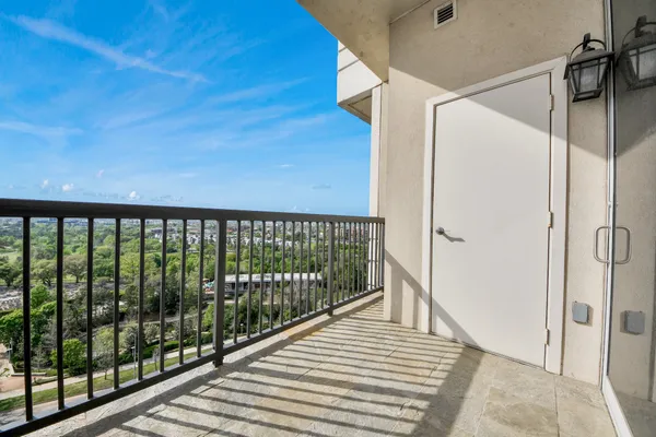 $4,400 | 3333 Allen Parkway, Unit 1303, Houston, TX 77019