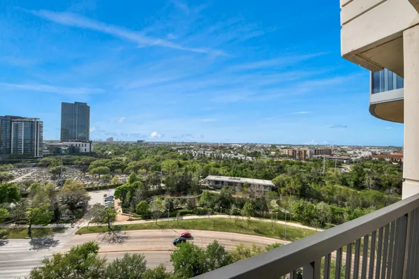 $4,400 | 3333 Allen Parkway, Unit 1303, Houston, TX 77019