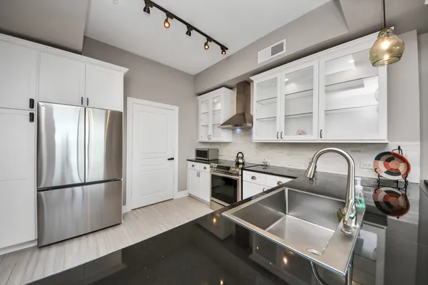 $4,400 | 3333 Allen Parkway, Unit 1303, Houston, TX 77019