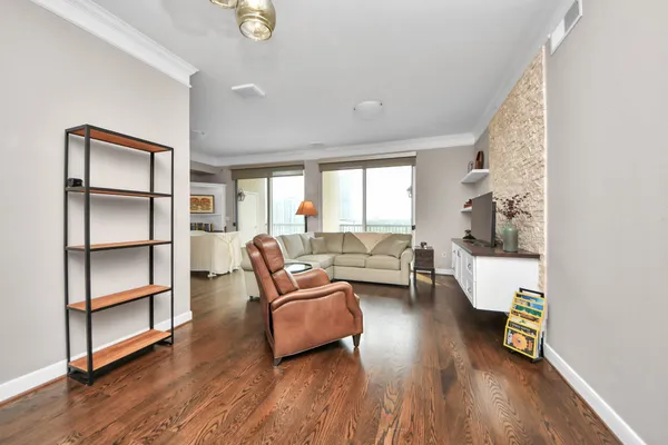 $4,400 | 3333 Allen Parkway, Unit 1303, Houston, TX 77019