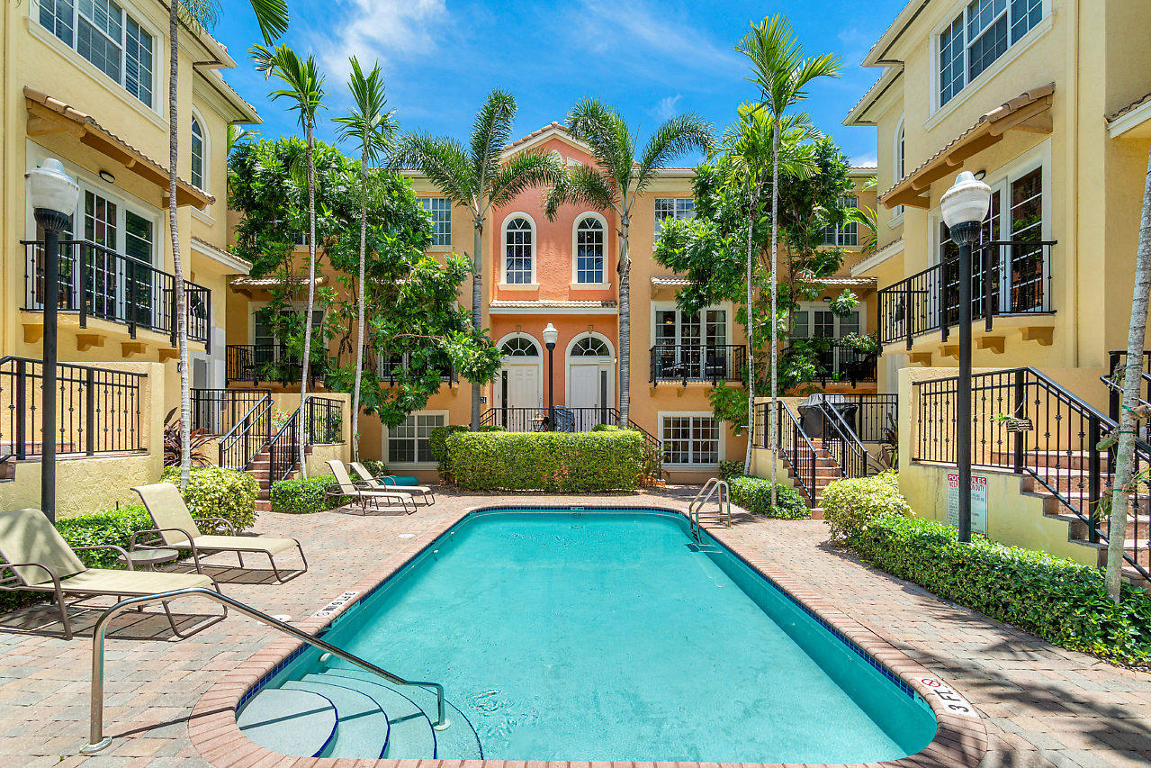 628 Renaissance Way Delray Beach, FL 33483 - Photo 3 of 31 628RenaissanceWay-Pool 2