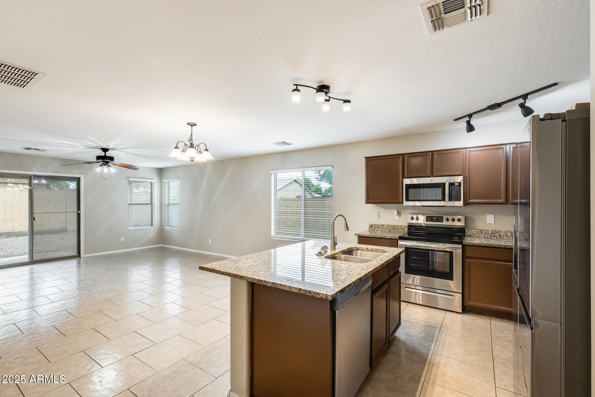 1824 West Lydia Lane Phoenix, AZ 85041 - Photo 10 of 41 7