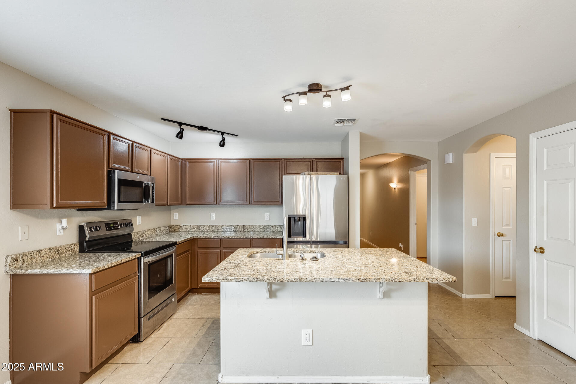 1824 West Lydia Lane Phoenix, AZ 85041 - Photo 11 of 41 9
