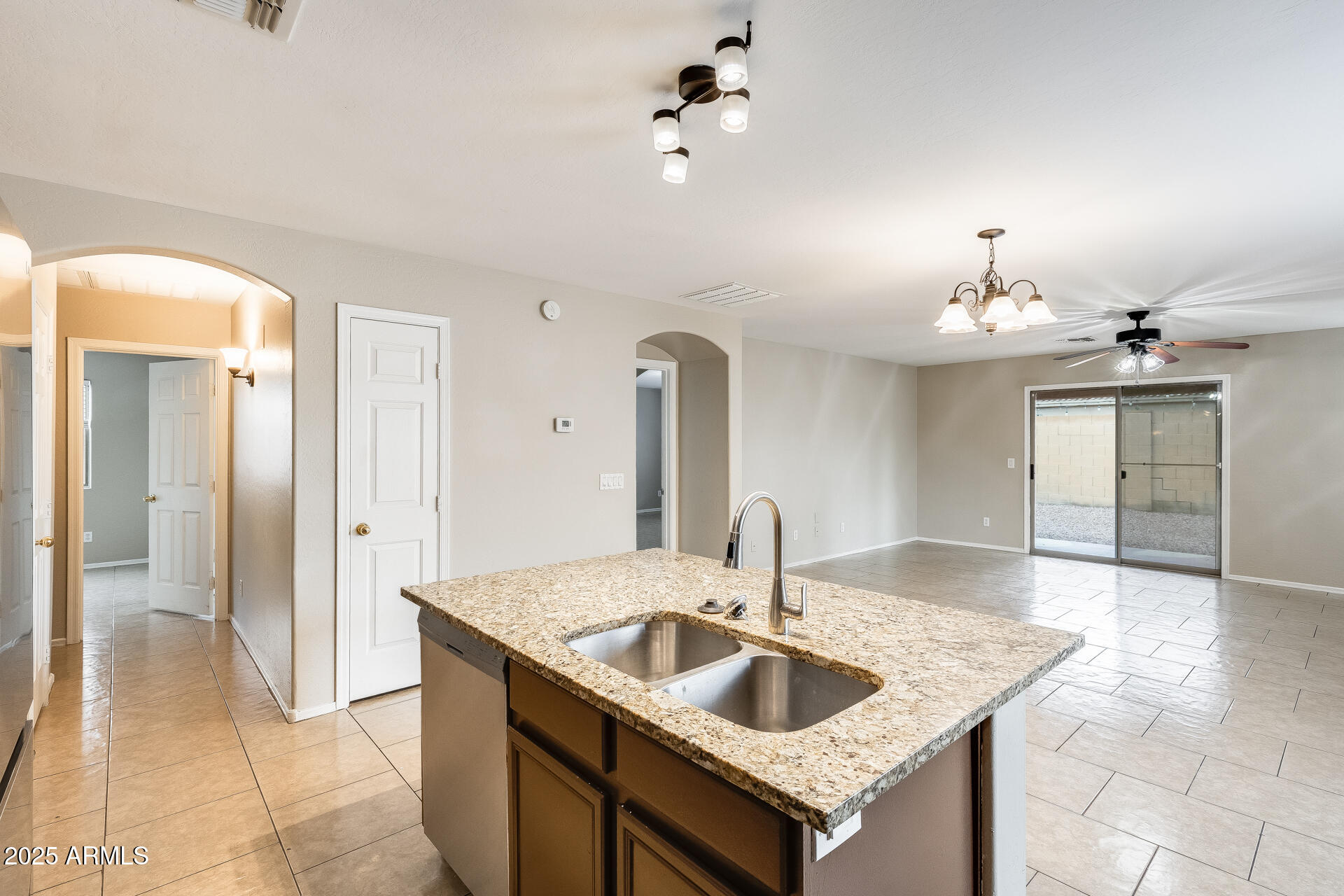 1824 West Lydia Lane Phoenix, AZ 85041 - Photo 13 of 41 11