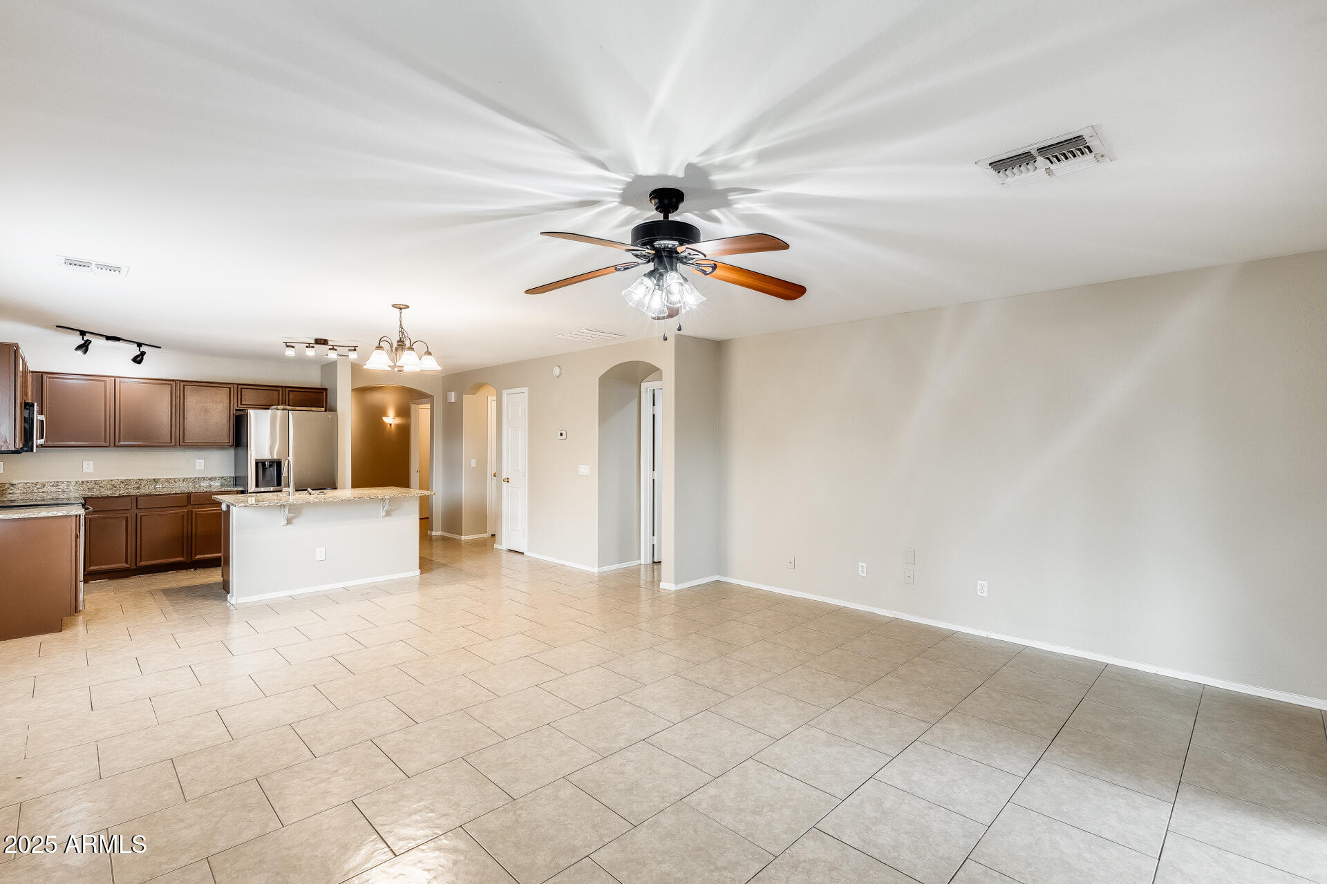1824 West Lydia Lane Phoenix, AZ 85041 - Photo 3 of 41 13