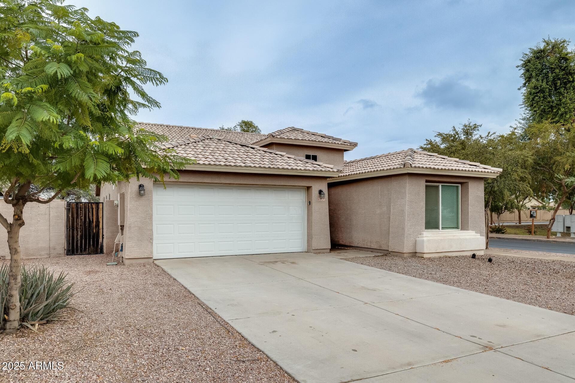 1824 West Lydia Lane Phoenix, AZ 85041 - Photo 6 of 41 3