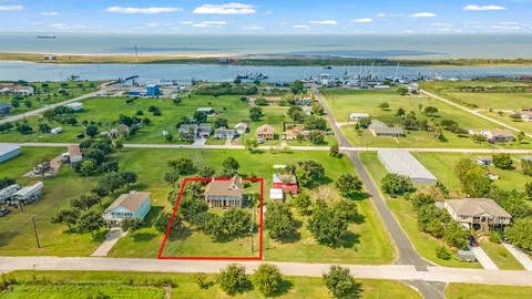 $500,000 | 813 Nelson Avenue, Port Bolivar, TX 77650