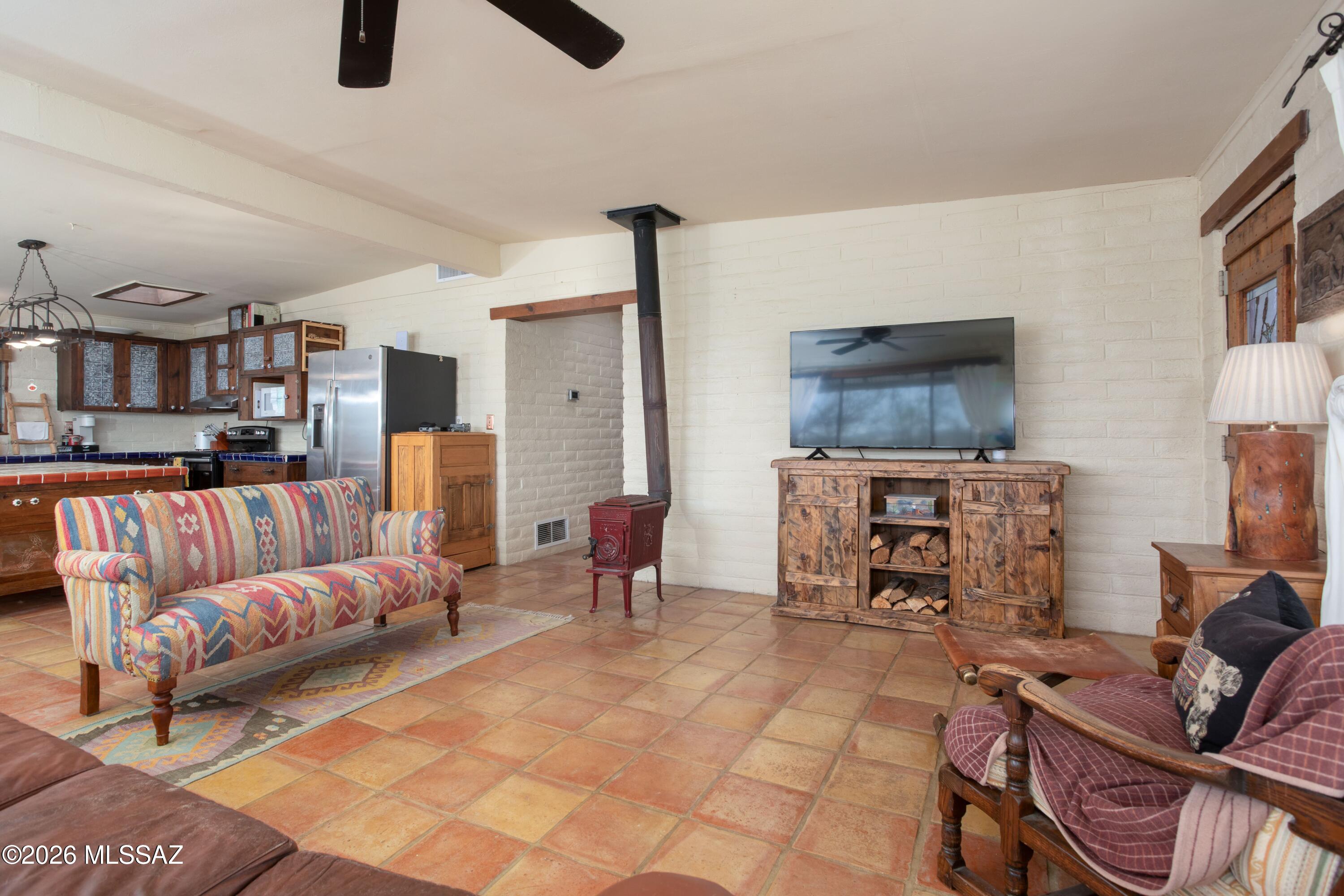 13520 West Universal Ranch Road Arivaca, AZ 85601 - Photo 14 of 48 great room