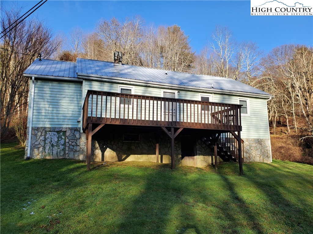 2144 Greer Town Road Lansing, NC 28643 - Photo 3 of 26 a view of a deck with a table and chairs with wooden fence