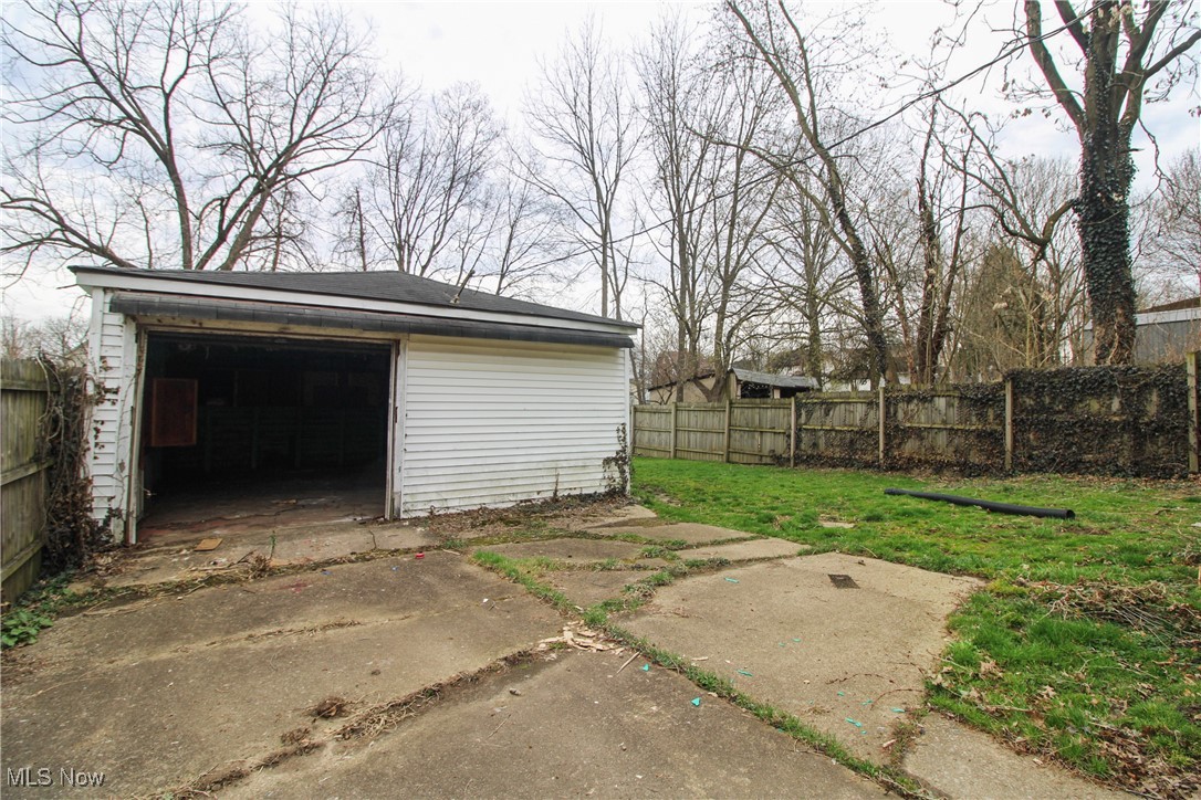 100 Perry Street Struthers, OH 44471 - Photo 2 of 23