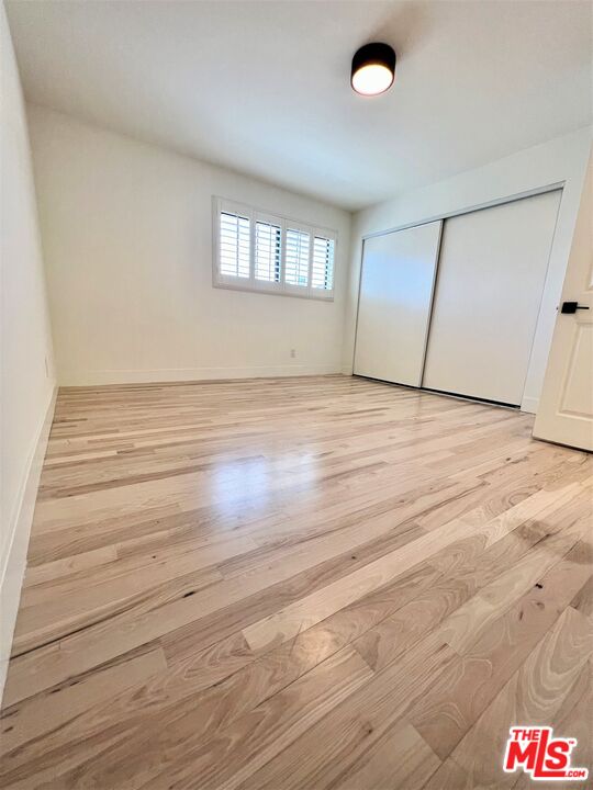 1128 17th Street, Unit E Santa Monica, CA 90403 - Photo 16 of 25 a view of an empty room and window