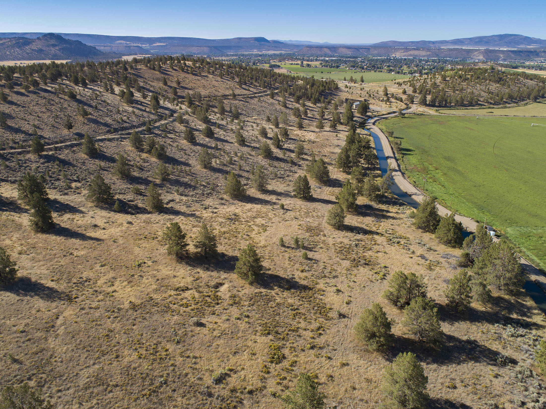 304 McKay Road Prineville, OR 97754 - Photo 7 of 15 a view of lake and mountain