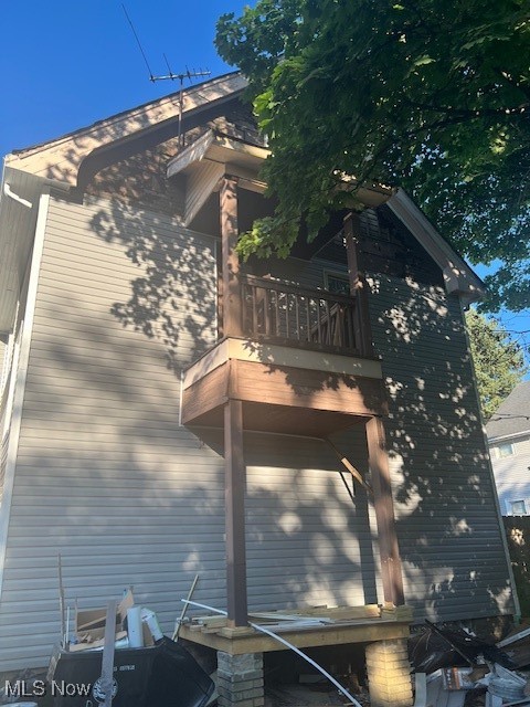 1842 Colonnade Road Cleveland, OH 44112 - Photo 5 of 47 View of side of property with a balcony