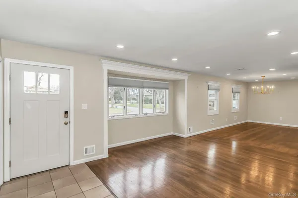 $979,000 | 5 Nita Street, East Northport, NY 11731