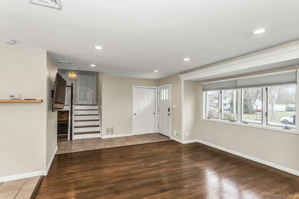 $979,000 | 5 Nita Street, East Northport, NY 11731