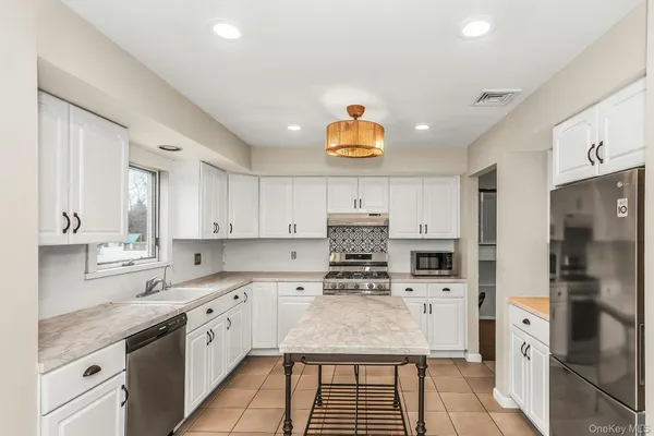 $979,000 | 5 Nita Street, East Northport, NY 11731