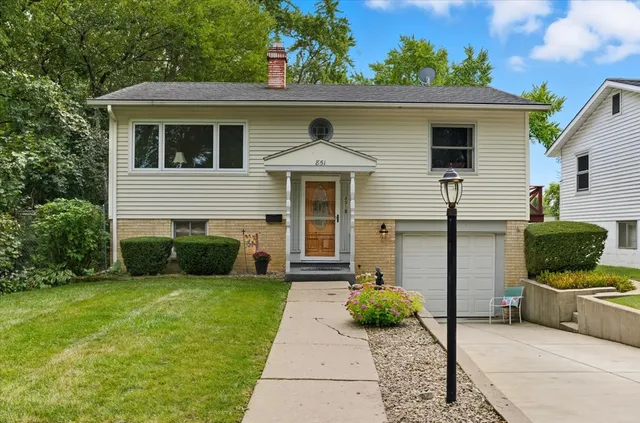 $318,900 | 851 Glenview Avenue, Mundelein, IL 60060