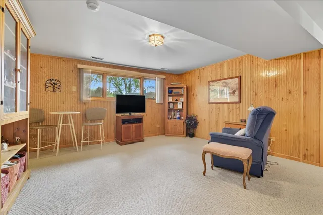 $318,900 | 851 Glenview Avenue, Mundelein, IL 60060