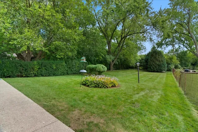 $318,900 | 851 Glenview Avenue, Mundelein, IL 60060