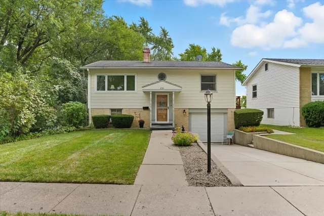 $318,900 | 851 Glenview Avenue, Mundelein, IL 60060