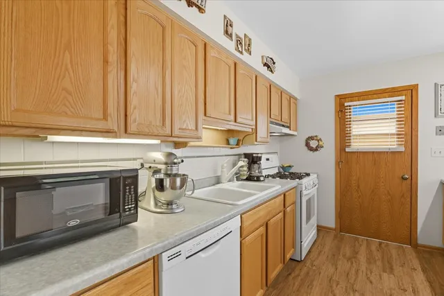 $318,900 | 851 Glenview Avenue, Mundelein, IL 60060