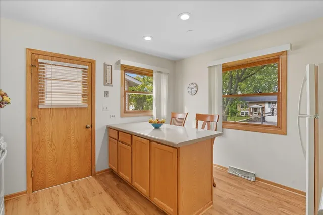 $318,900 | 851 Glenview Avenue, Mundelein, IL 60060