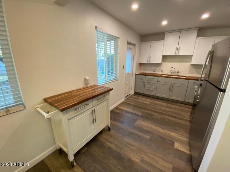 2239 East Roma Avenue Phoenix, AZ 85016 - Photo 3 of 15 IMG-7608