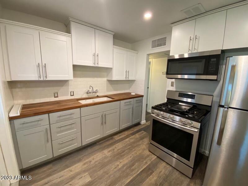2239 East Roma Avenue Phoenix, AZ 85016 - Photo 4 of 15 IMG-7609