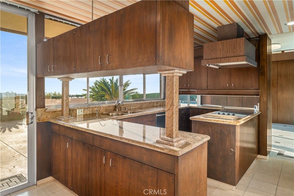 1470 Laurel Way Beverly Hills, CA 90210 - Photo 17 of 54