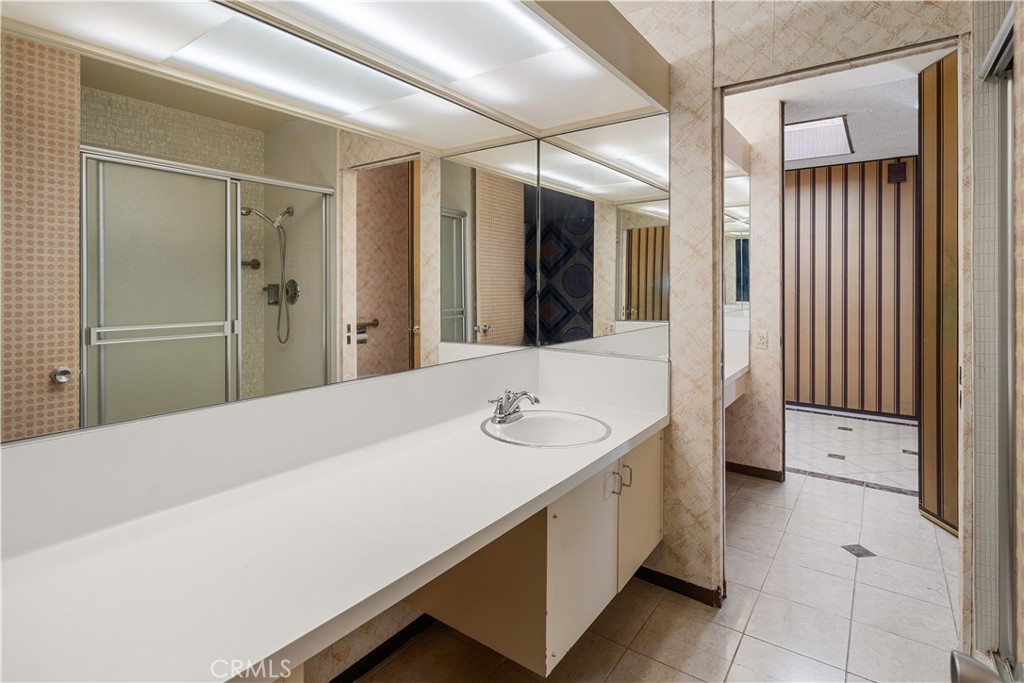 1470 Laurel Way Beverly Hills, CA 90210 - Photo 23 of 54