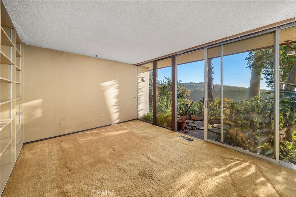 1470 Laurel Way Beverly Hills, CA 90210 - Photo 27 of 54