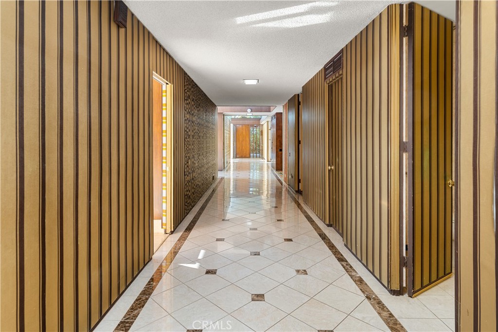 1470 Laurel Way Beverly Hills, CA 90210 - Photo 36 of 54