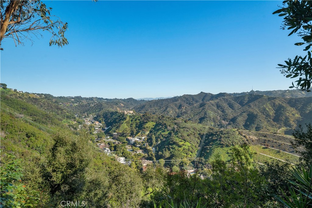 1470 Laurel Way Beverly Hills, CA 90210 - Photo 39 of 54