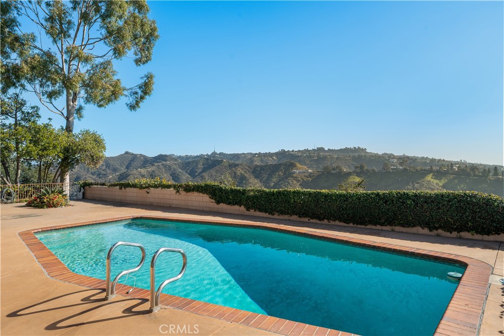 1470 Laurel Way Beverly Hills, CA 90210 - Photo 44 of 54