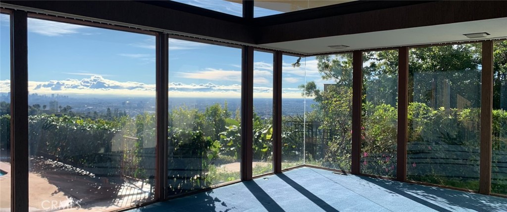 1470 Laurel Way Beverly Hills, CA 90210 - Photo 9 of 54 Living Room