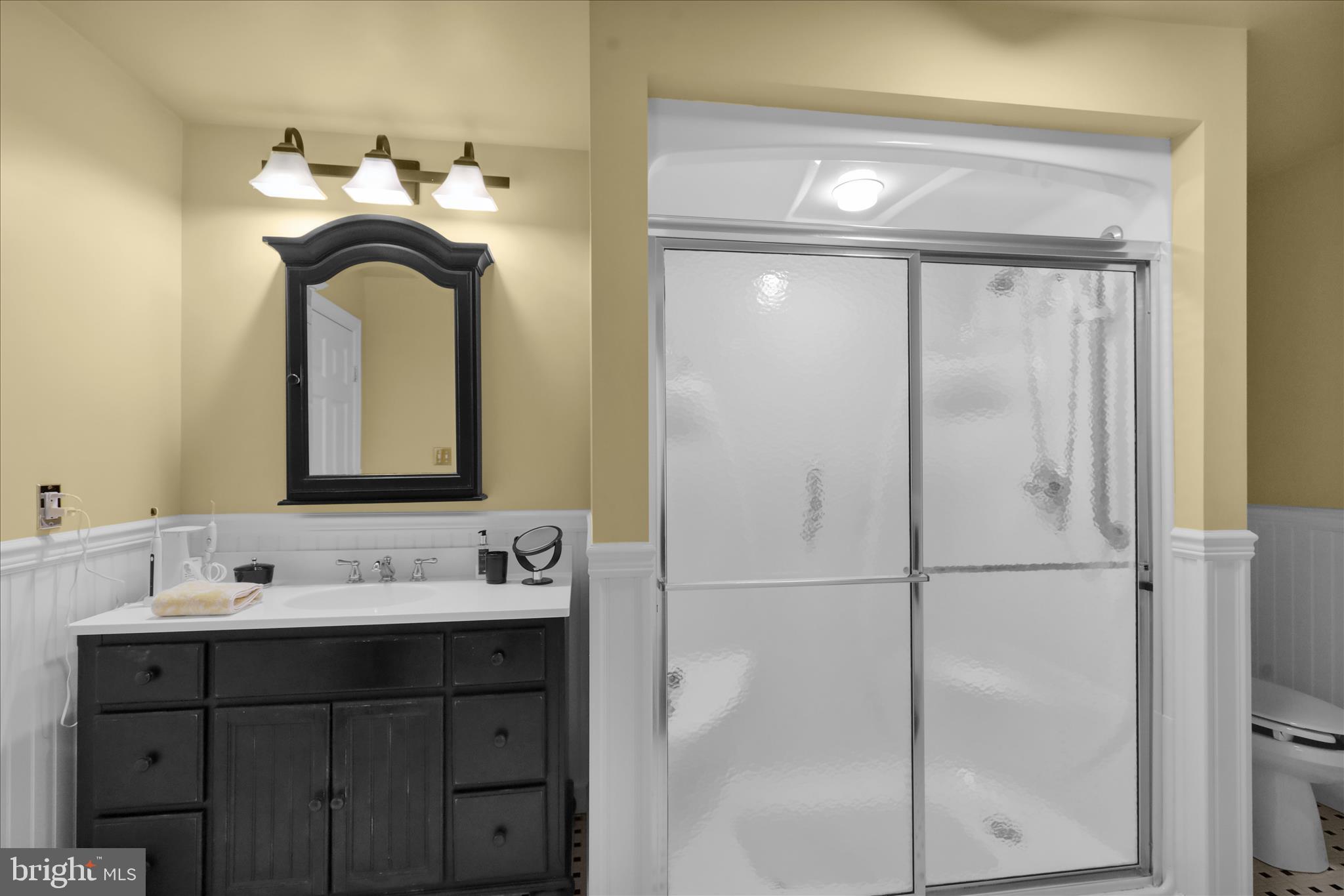 313 Parkview Road Reading, PA 19606 - Photo 21 of 57 En-suite bath