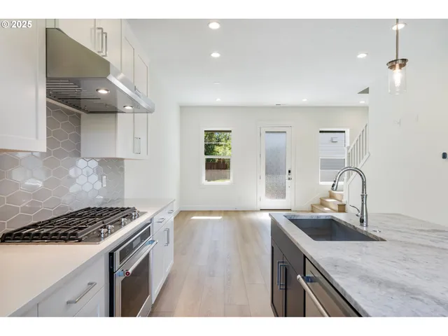 $774,000 | 16047 Northwest Holman Way, Unit L 59, Portland, OR 97229