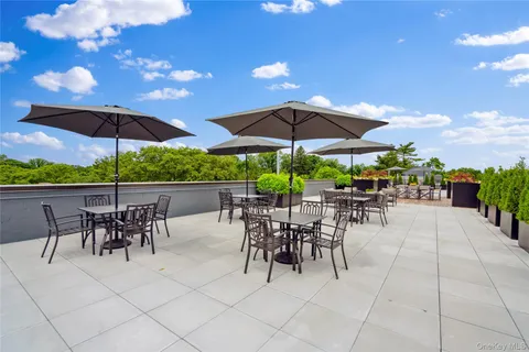 $1,236,500 | 218 Middle Neck Road, Unit 302, Great Neck, NY 11021
