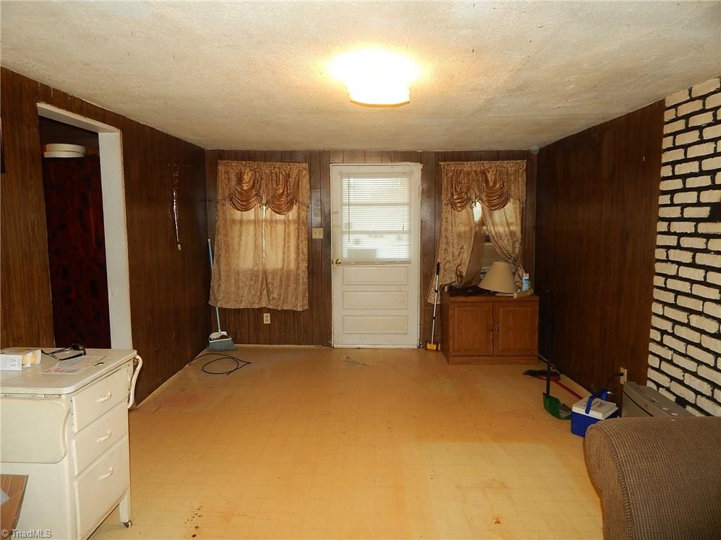 8607 Hudson James Road Summerfield, NC 27358 - Photo 2 of 30 Living room