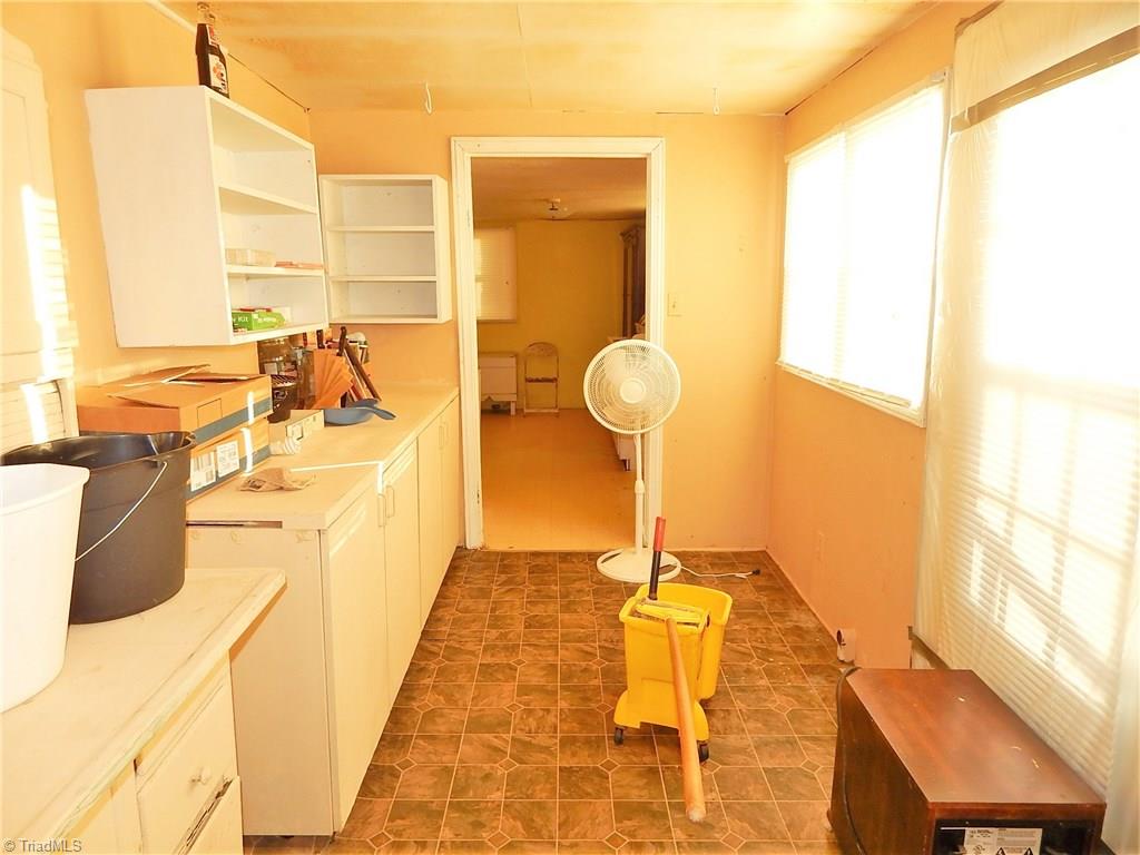 8607 Hudson James Road Summerfield, NC 27358 - Photo 12 of 30 Laundry room