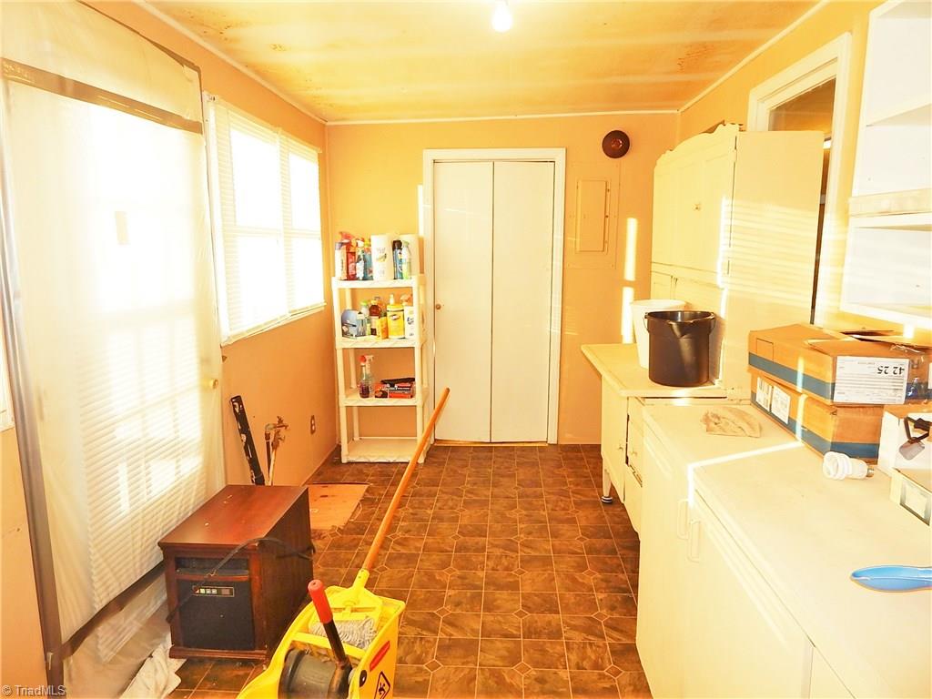 8607 Hudson James Road Summerfield, NC 27358 - Photo 13 of 30 Laundry room