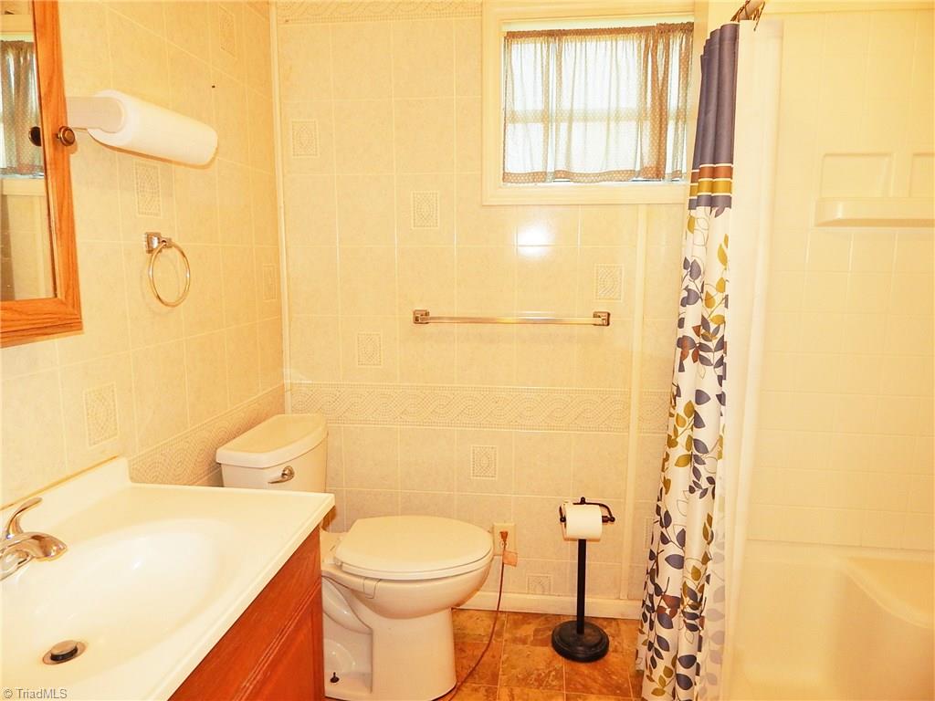 8607 Hudson James Road Summerfield, NC 27358 - Photo 14 of 30 Bathroom